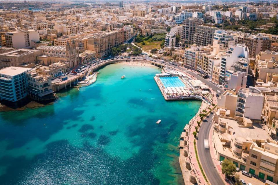 Very Spacious 3-bedroom - St Julians Apartment