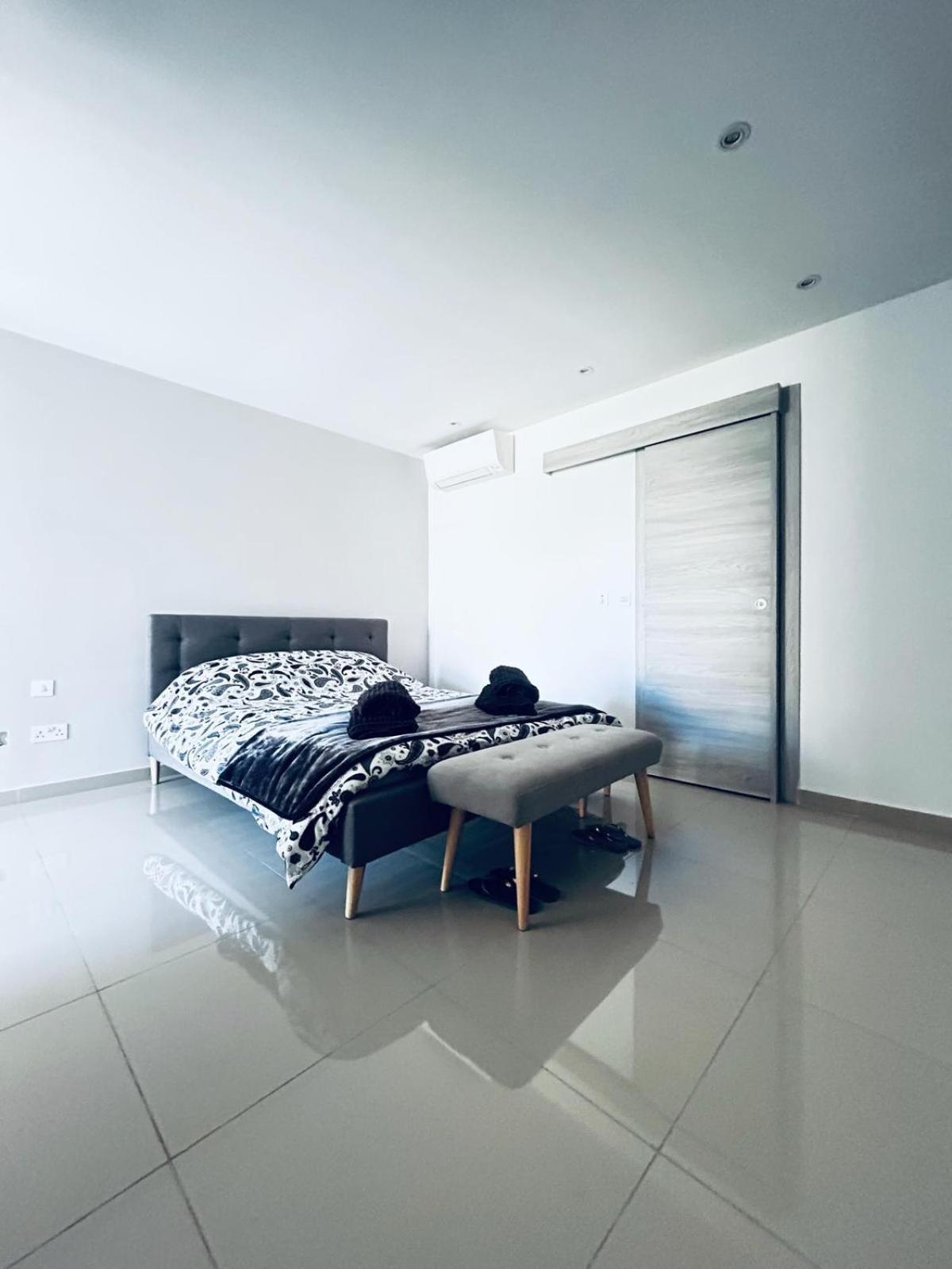 Very Spacious 3-bedroom - St Julians Apartment Saint Julian's