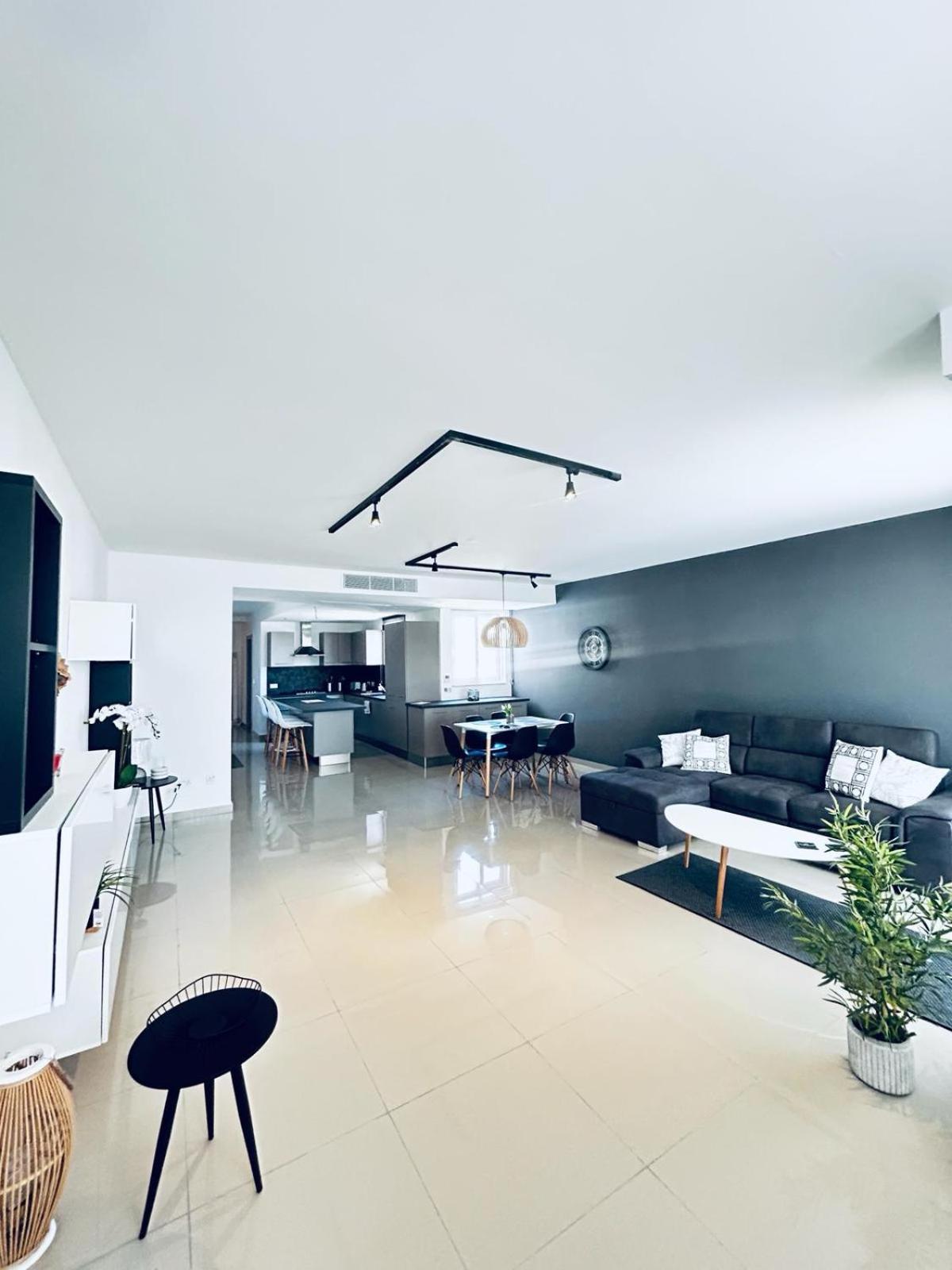 Apartment Very Spacious 3-bedroom - St Julians Saint Julian's