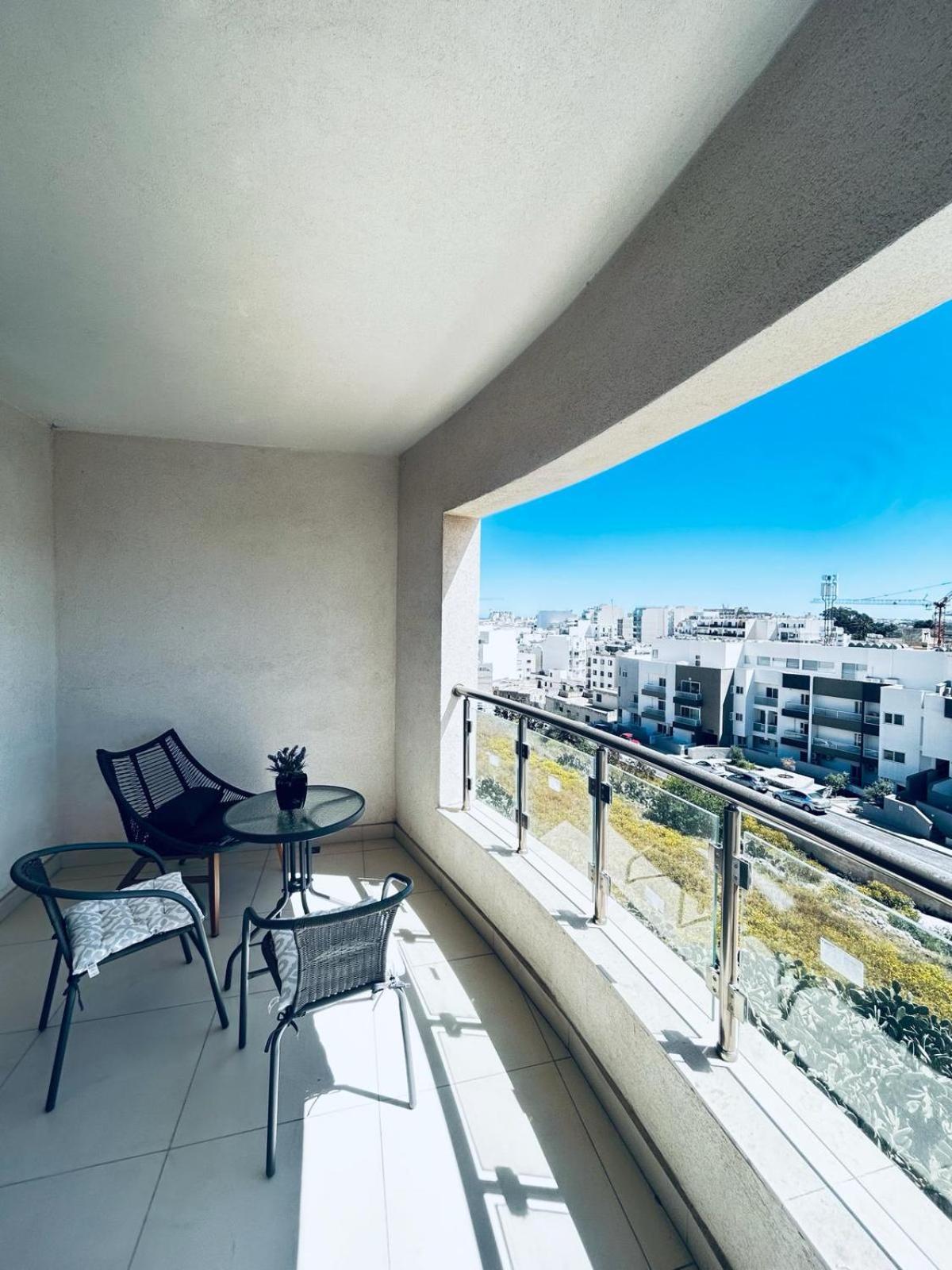 Very Spacious 3-bedroom - St Julians Apartment Saint Julian's