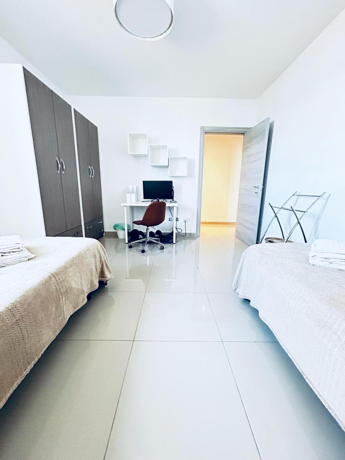 Very Spacious 3-bedroom - St Julians Saint Julian's